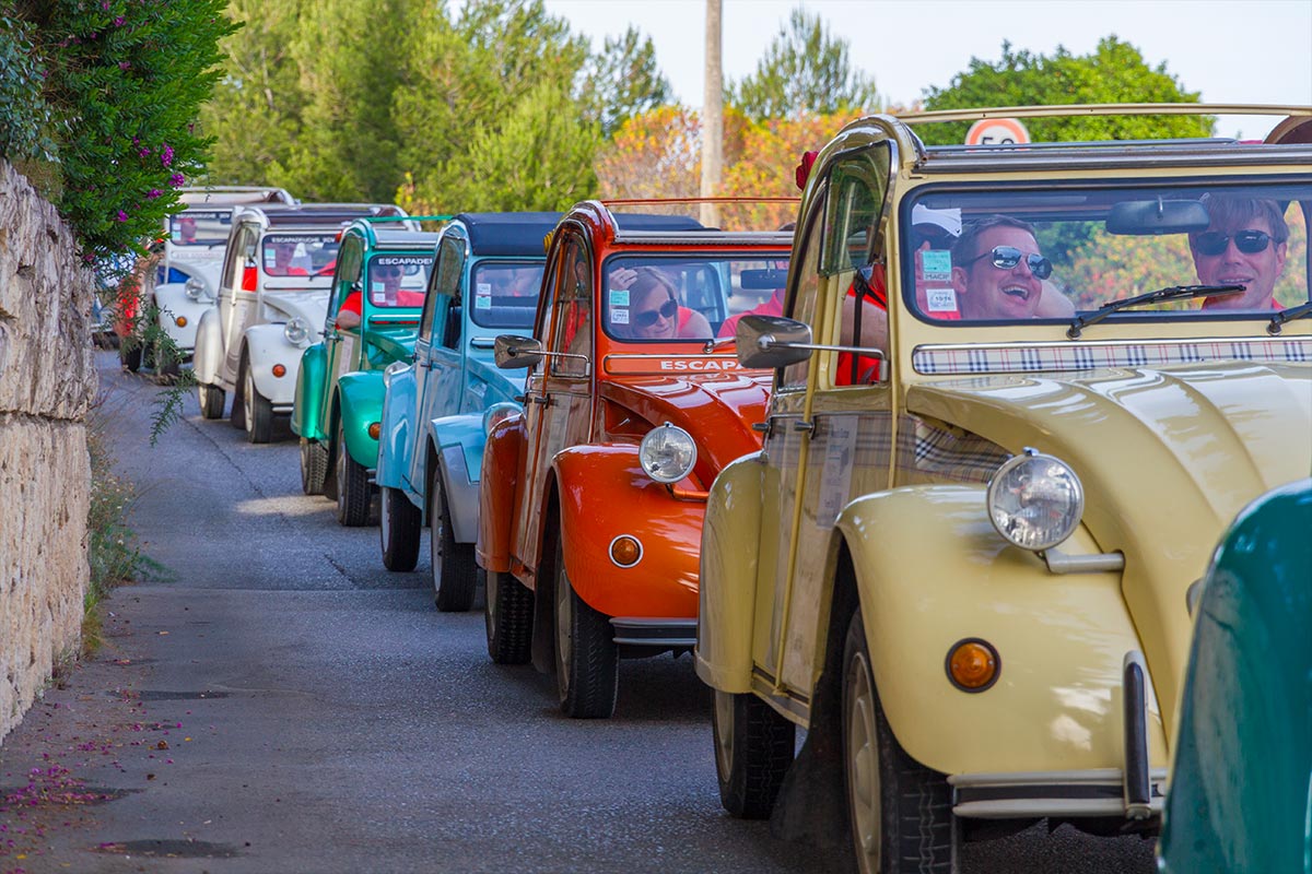 Un Incentive en voiture 2 CV