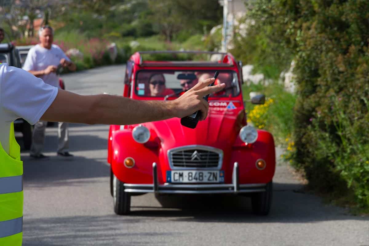 Un Incentive en voiture 2 CV