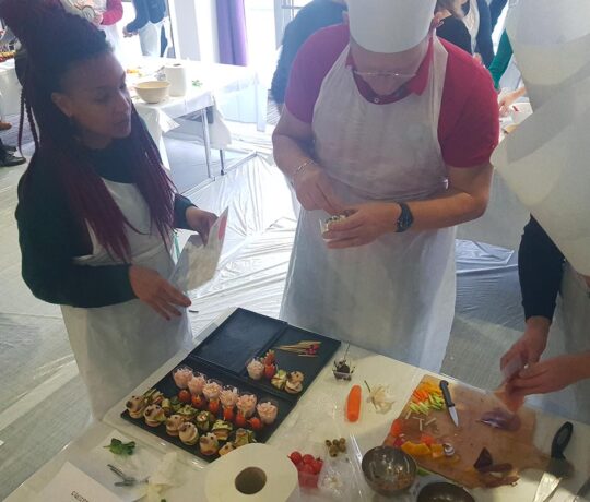 Team building culinaire : créer une cohésion d’équipe savoureuse
